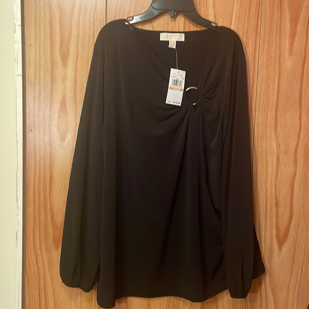 Super Nice 2 X Michael Kors shirt.